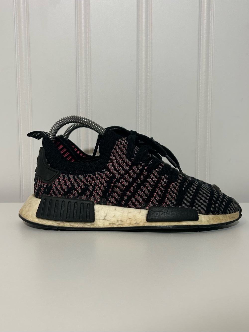 adidas nmd r1 primeknit Black and Pink Sneaker